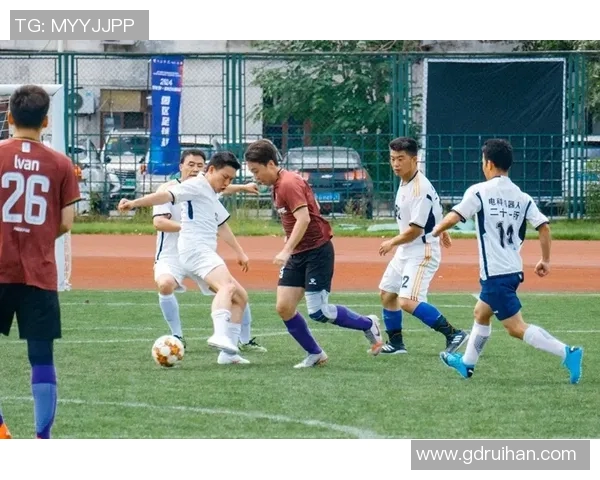 足球球星脚踝保护技术创新与发展对运动表现与伤害预防的影响分析