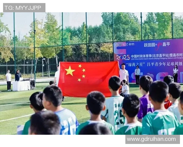 璀璨足球星星奖杯闪耀青春赛场点亮梦想时刻荣耀绽放