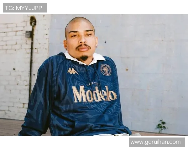 足球明星女星时尚穿搭大全 打造街头运动与优雅气质的完美结合